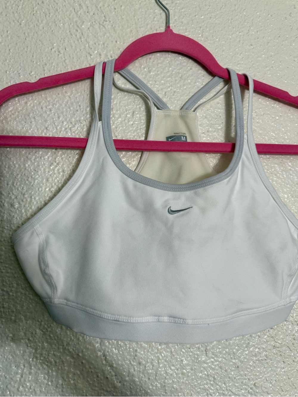 Vintage Y2K Nike Womenโs white Racerback Sports Bra with Contrast Trim size M